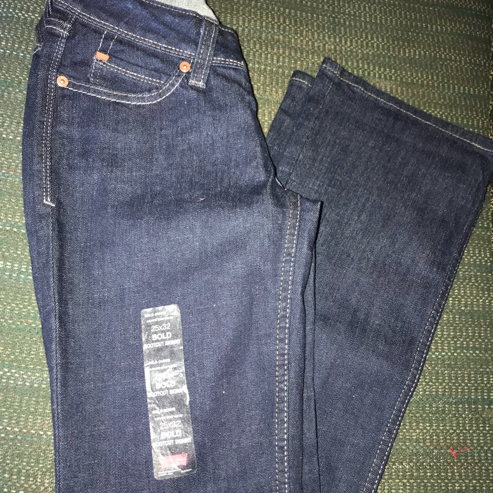 Low rise boot cut Levi’s